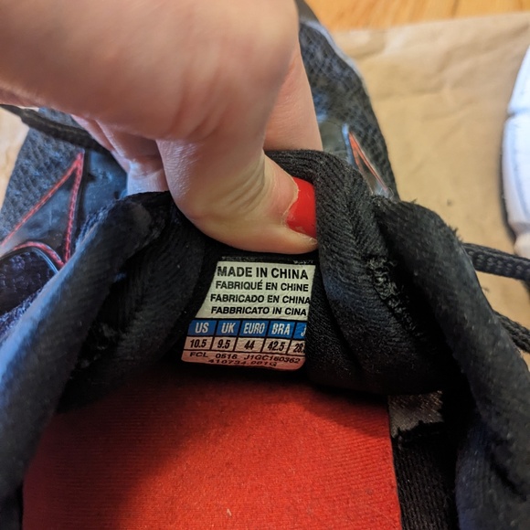 Mizuno Black Sneakers men's size 10.5 - Picture 6 of 6